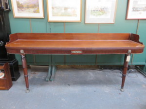 GOOD QUALITY GEORGIAN MAHOGANY SERVING TABLE WITH THREE QUARTER GALLERY BACK,