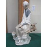 LLADRO FIGURE OF A SEATED LADY