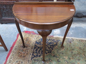 REPRODUCTION MAHOGANY HALF MOON HALL TABLE