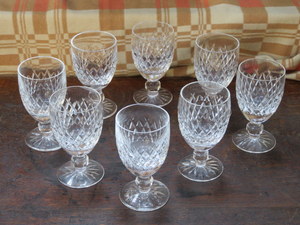 SET OF EIGHT WATERFORD CRYSTAL DRINKING GLASSES (ONE AT FAULT)