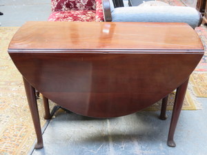 MAHOGANY DROP LEAF DINING TABLE ON CABRIOLE SUPPORT