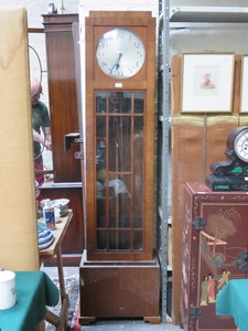 ART DECO WALNUT VENEERED GRANDMOTHER CLOCK WITH SILVER COLOURED CIRCULAR DIAL