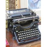 CASED VINTAGE UNDERWOOD TYPEWRITER