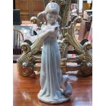 LLADRO GLAZED CERAMIC FIGURE OF A GIRL WITH CATS,