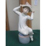 LLADRO FIGURE OF A SEATED GIRL WITH HAT