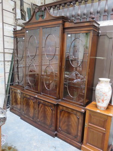 GOOD QUALITY REPRODUCTION MAHOGANY BREAKFRONT DISPLAY UNIT WITH FOUR ASTRAGAL GLAZED DOORS