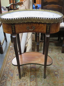 LOUIS V FRENCH STYLE MARQUETRY INLAID KIDNEY SHAPED SIDE TABLE WITH SINGLE DRAWER WITH ORMOLU MOUNT