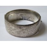 HALLMARKED SILVER SNAP BANGLE, BIRMINGHAM ASSAY, DATED 1948, BY SMITH & PEPPER LTD,