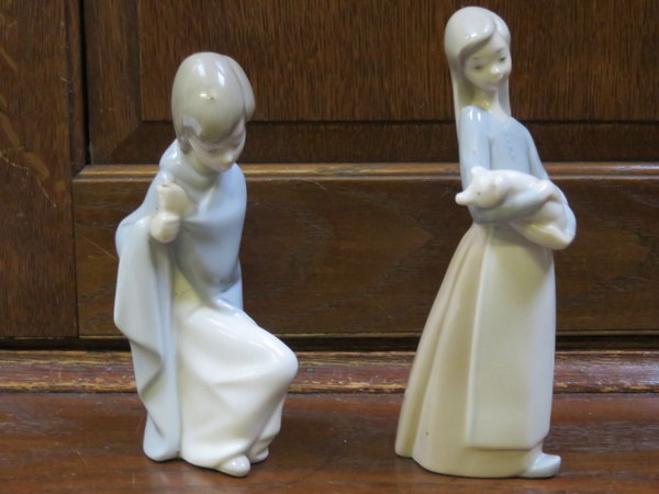 TWO SMALL LLADRO FIGURES