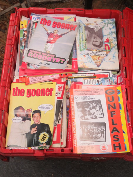 BOX CONTAINING LARGE QUANTITY OF MAINLY ARSENAL FOOTBALL PROGRAMMES