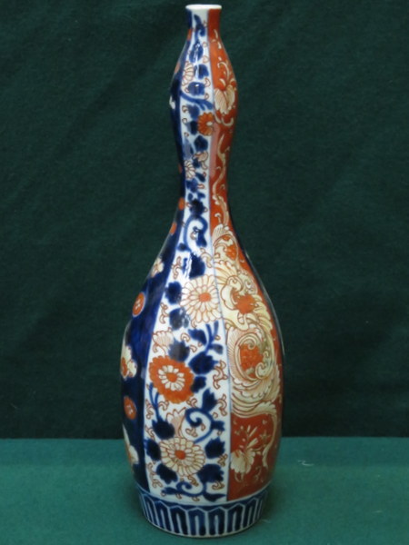 ORIENTAL CERAMIC DOUBLE GOURD VASE WITH FLORAL DECORATION IN THE IMARI PALETTE,