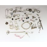 A quantity of silver and other jewellery