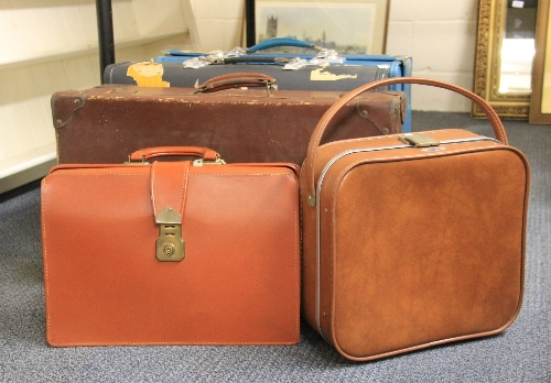 4 vintage cases and a briefcase