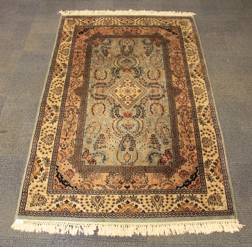 A fine hand-woven Persian wool rug, 200 x 125cm - Image 2 of 5