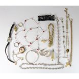 A bag of mixed jewellery items