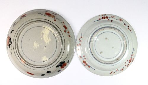 Two 17th/18thC Japanese Imari plates (Dia 22cm and 25cm), both with minor damage - Image 2 of 2