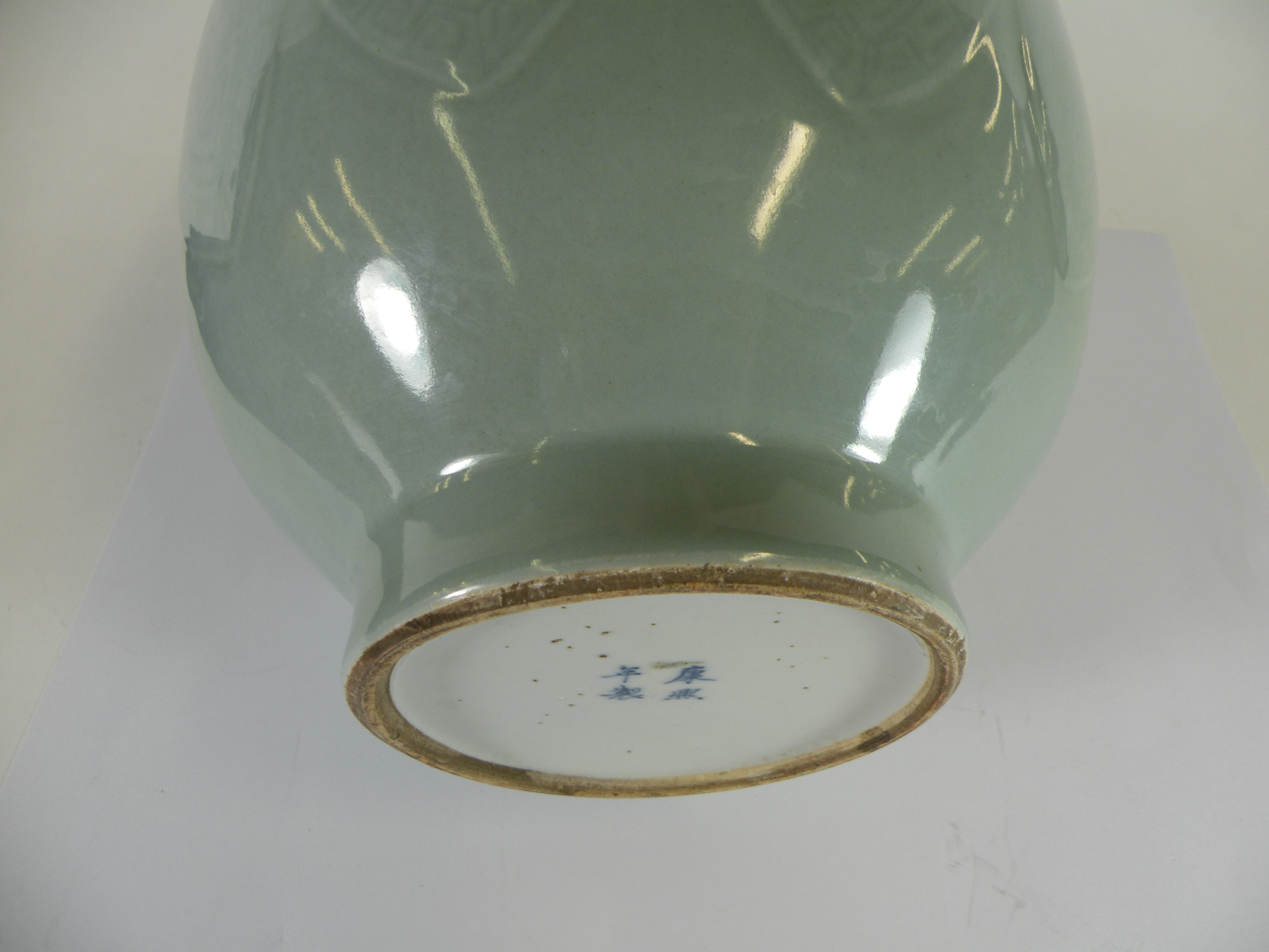 A fine quality Chinese celadon glazed and relief decorated porcelain vase with 4 character mark to - Image 6 of 6