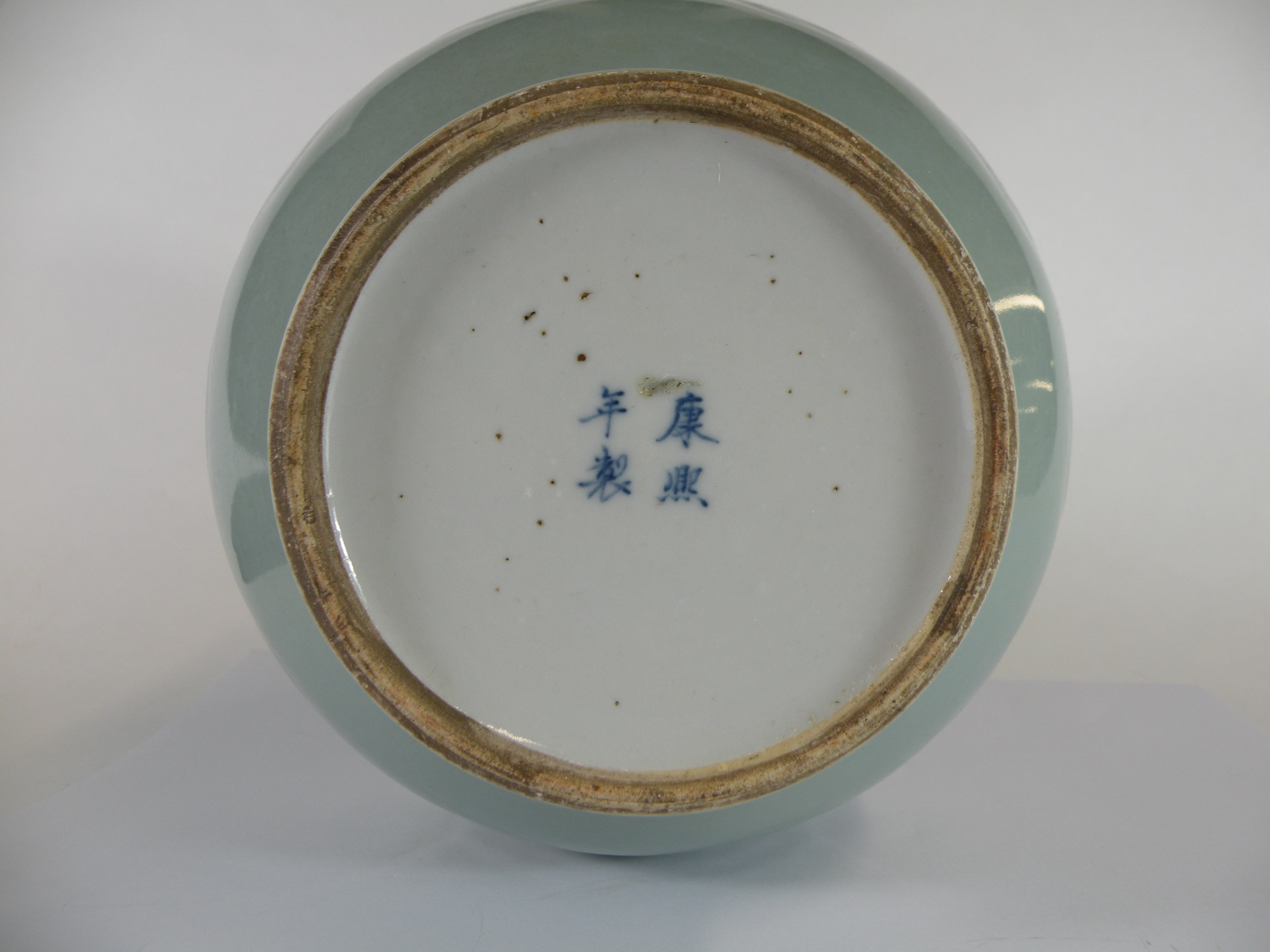 A fine quality Chinese celadon glazed and relief decorated porcelain vase with 4 character mark to - Image 5 of 6