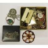 A quantity of silver and other jewellery items