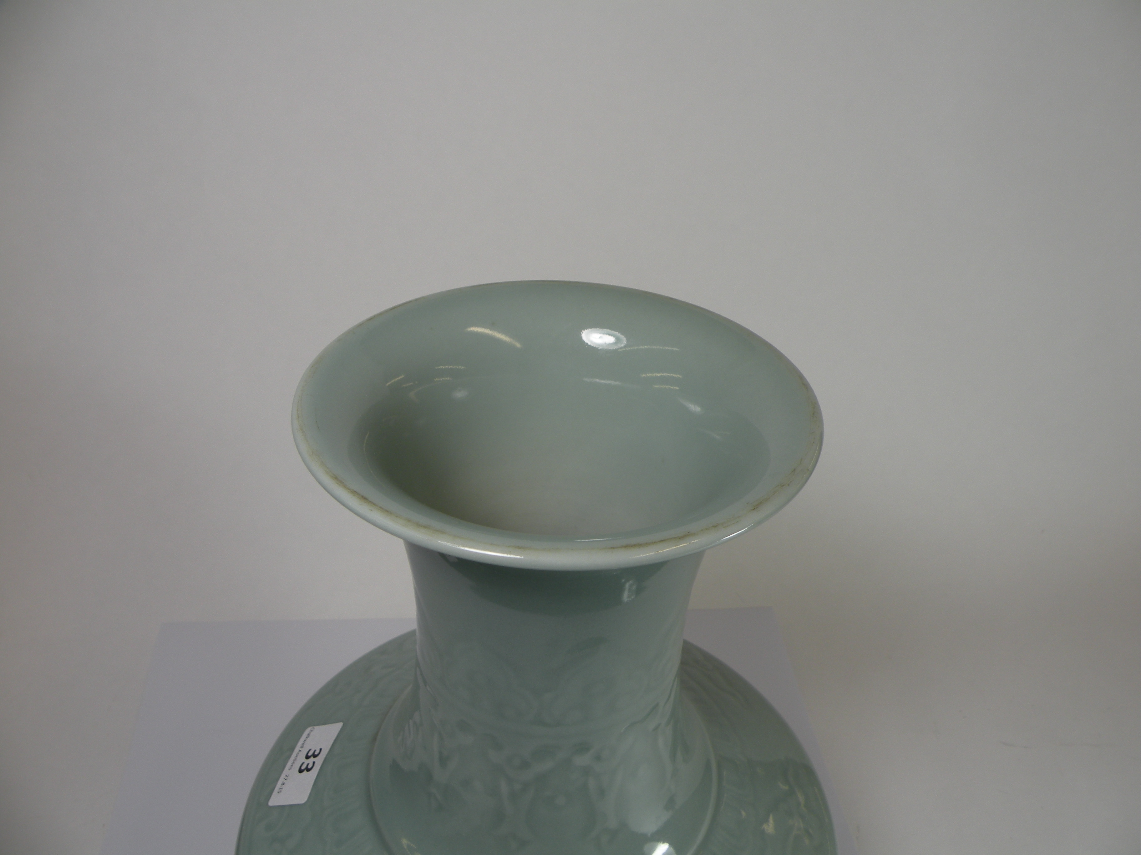 A fine quality Chinese celadon glazed and relief decorated porcelain vase with 4 character mark to - Image 4 of 6