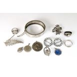 A quantity of silver and other jewellery