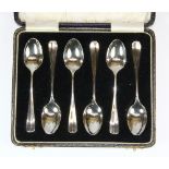 A cased set of 6 hallmarked silver coffee spoons