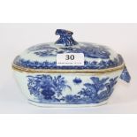 An 18th century Chinese hand painted export porcelain tureen and cover, L. 17 cm, H. 10 cm.