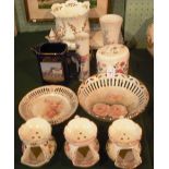 A mixed lot of decorative ceramics, incl