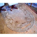 A modern rug of oval shape with floral decoration, 180 x 120cm.