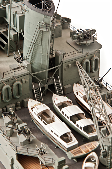 A FINELY DETAILED 1:48 SCALE MODEL OF THE ‘TOWN’ CLASS LIGHT CRUISER H.M.S. SHEFFIELD [1936], - Image 2 of 2