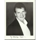 Michael Palin Excellent black and white 8x6 portrait photograph signed by TV presenter and actor