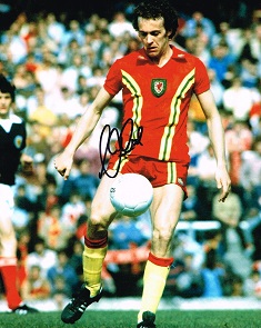 Alan Curtis Wales Hand Signed 10 X 8 Photo. Good condition