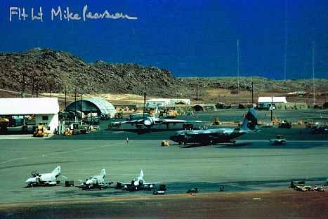 Mike Pearson Vulcan Bomber Ascension Island Signed 12 X 8 Photo. Good condition