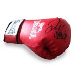 David Haye autographed boxing glove. 14oz Lonsdale glove autographed by David Haye, former World