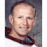 Carr Jerry, a 20cm x 25 cm, 10 x 8 inches photo clearly signed by Jerry Carr, signature obtained