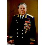 Pavel Romanovich Popovich signed 7 x 5 colour military uniform portrait photo. Died 2009 he was a