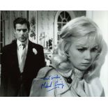 Michael Craig - 8x10 inch photo signed by actor Michael Craig. Good condition Est. œ2 - 6