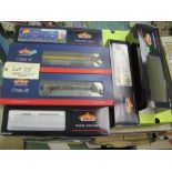 Bachmann Branchline; five boxed diesel locomotives, 55002 Deltic, 47975 Class 47, 25/3 D7052, etc (