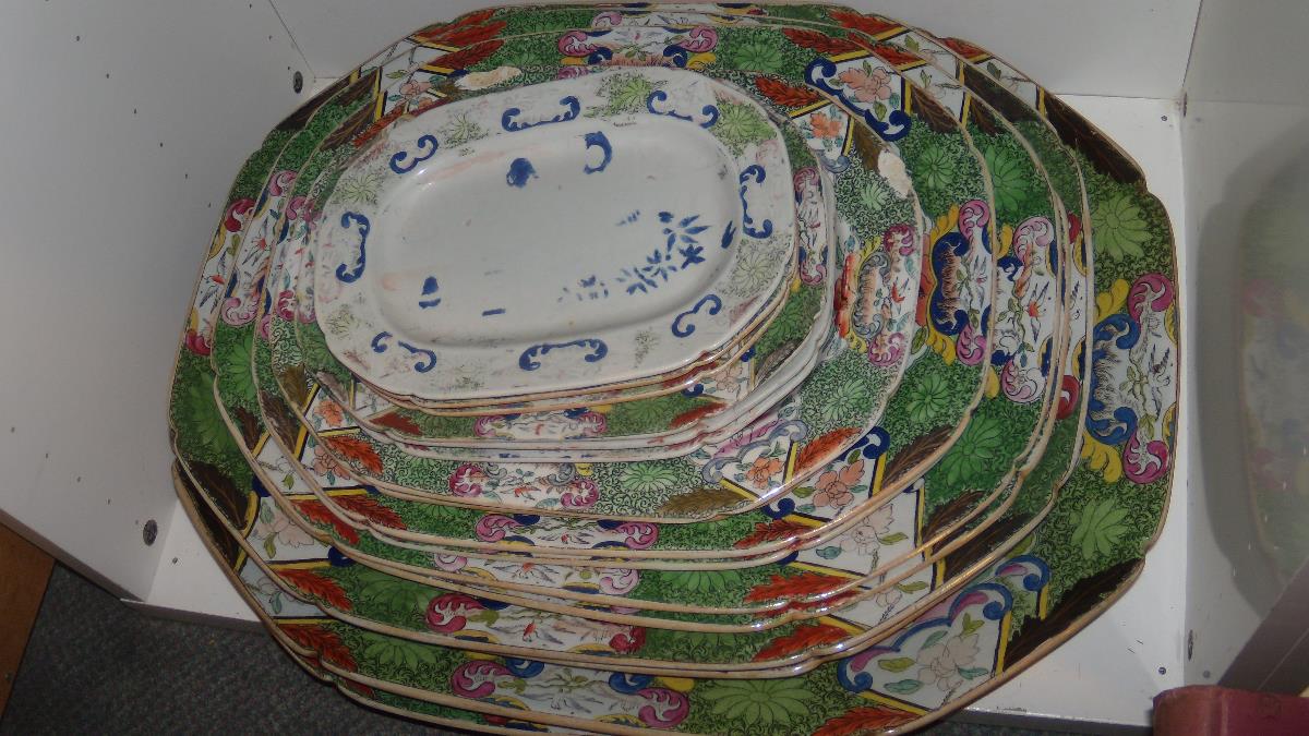 An early 19th century Mason's Ironstone part service, each piece decorated with a mandarin taking - Image 7 of 9