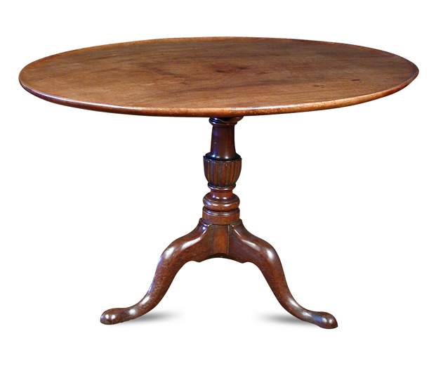 An early George III mahogany oval tray top breakfast table, on a tripod base 74 x 119 x 93cm (29 x