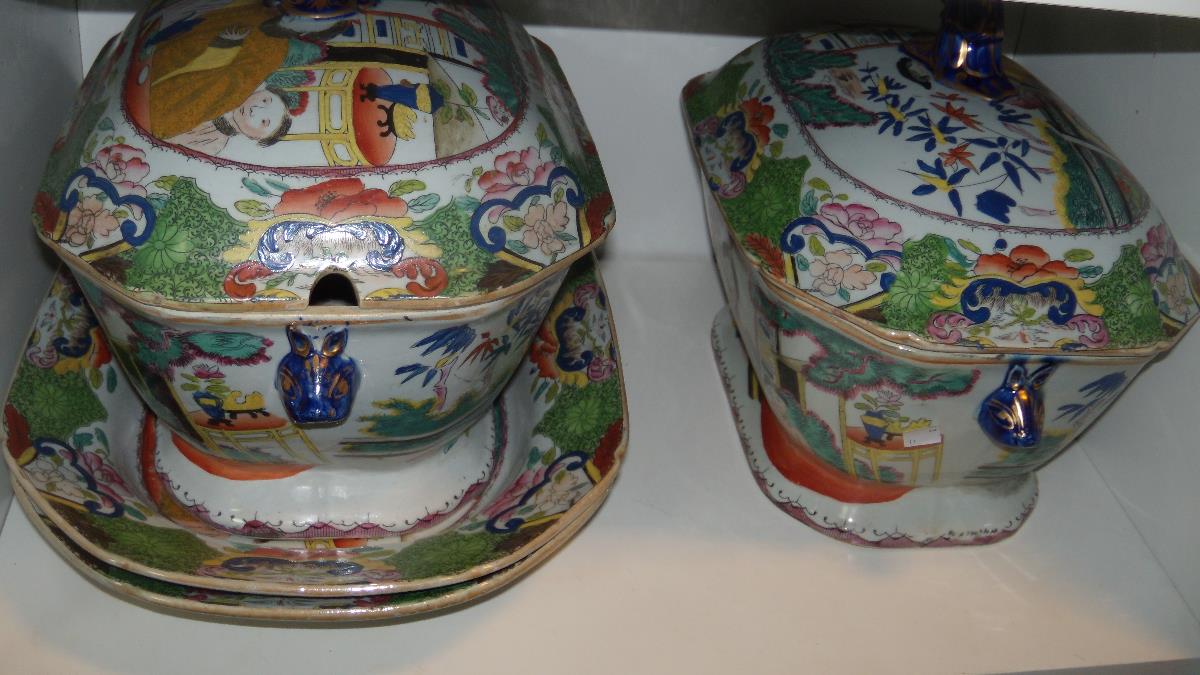 An early 19th century Mason's Ironstone part service, each piece decorated with a mandarin taking - Image 5 of 9