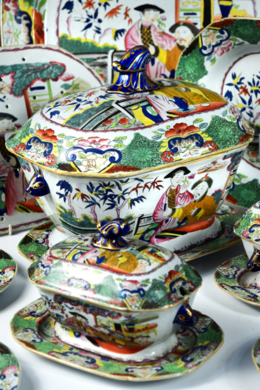 An early 19th century Mason's Ironstone part service, each piece decorated with a mandarin taking - Image 3 of 9