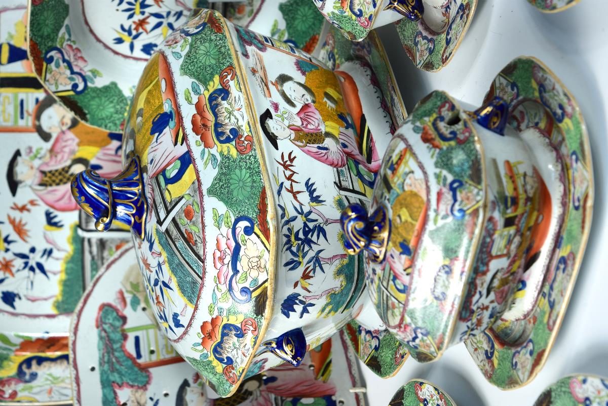 An early 19th century Mason's Ironstone part service, each piece decorated with a mandarin taking - Image 4 of 9