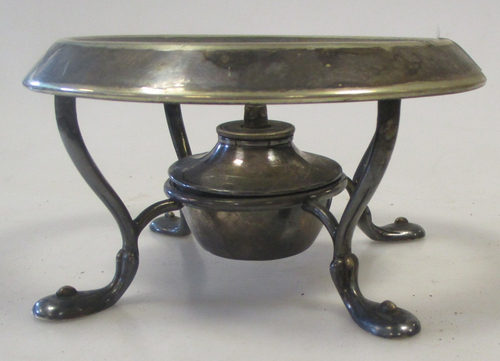 An electroplate tea kettle and an oval electroplate salver