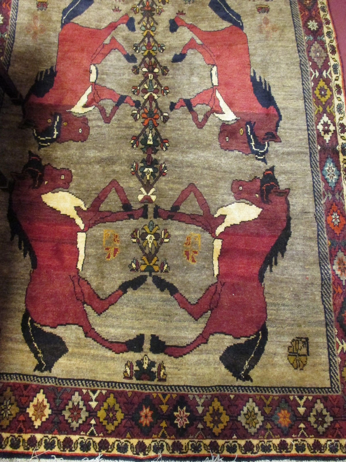 A rug decorated with horses, 210 x 153cm - Bild 2 aus 2