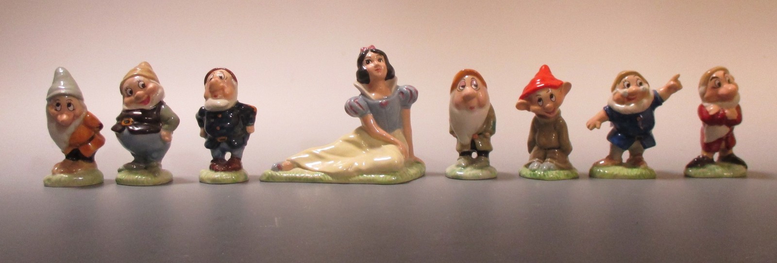 A Wade set of Snow White and the Seven Dwarves (8)