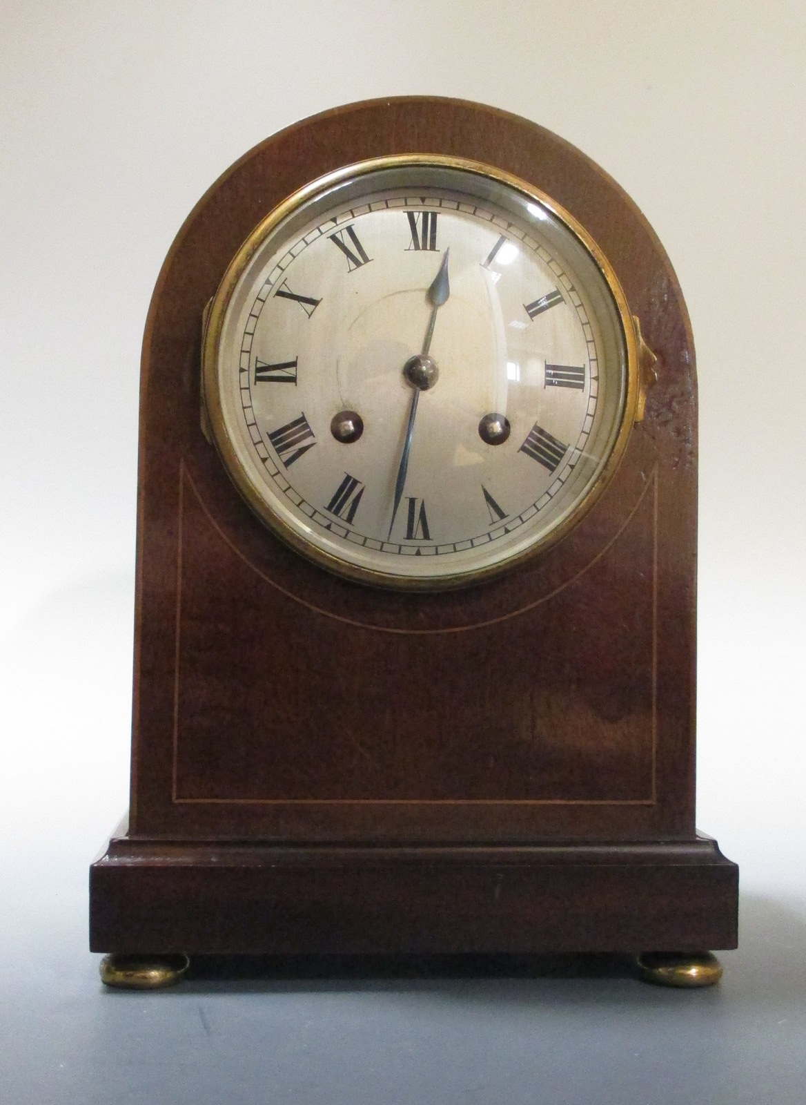 Two arched case mahogany mantel clocks and an oak mantel clock (3) - Bild 4 aus 5