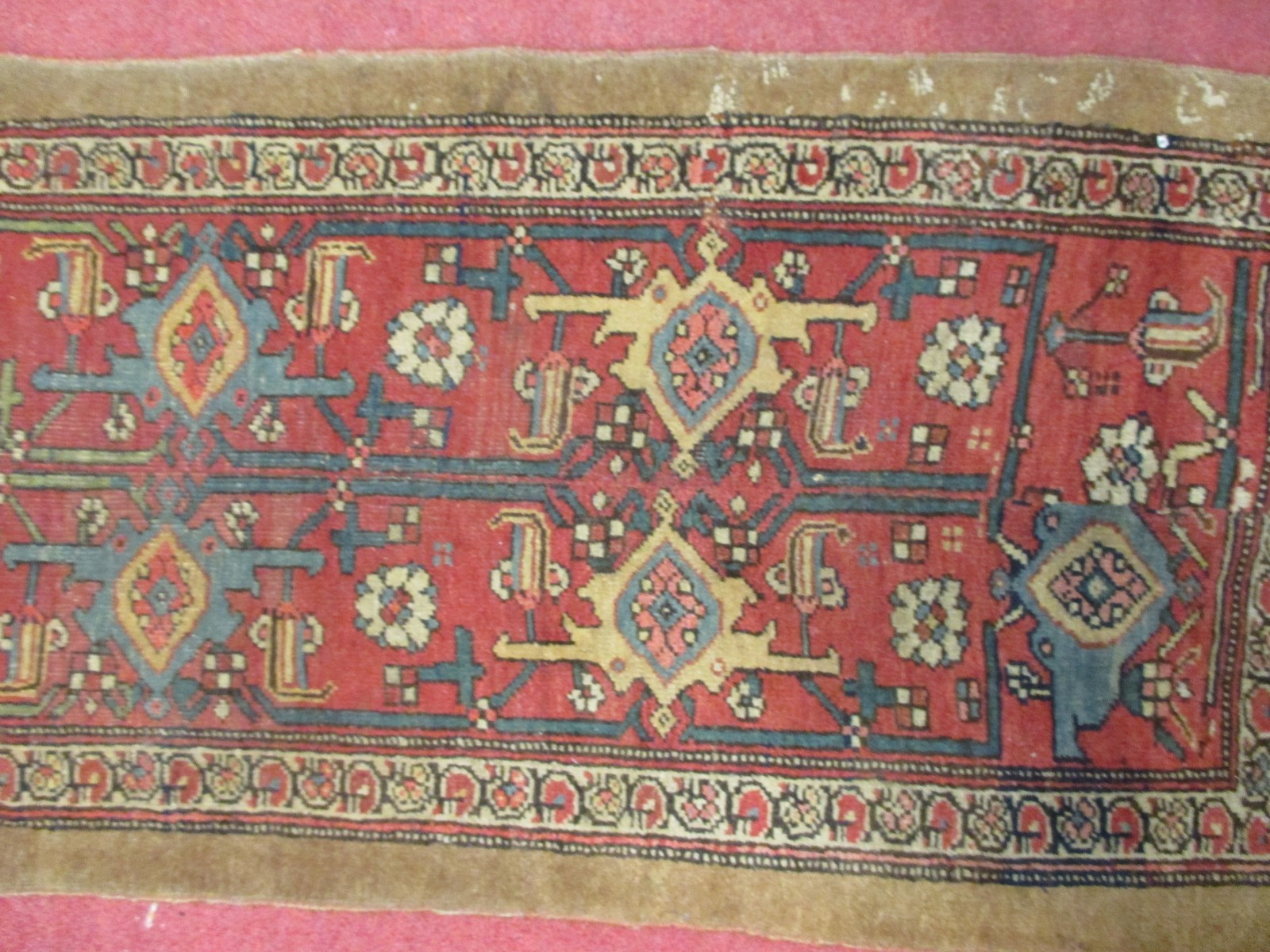 A Caucasian red ground carpet with yellow border, 203 x 134cm and four other rugs, (5) - Bild 3 aus 6