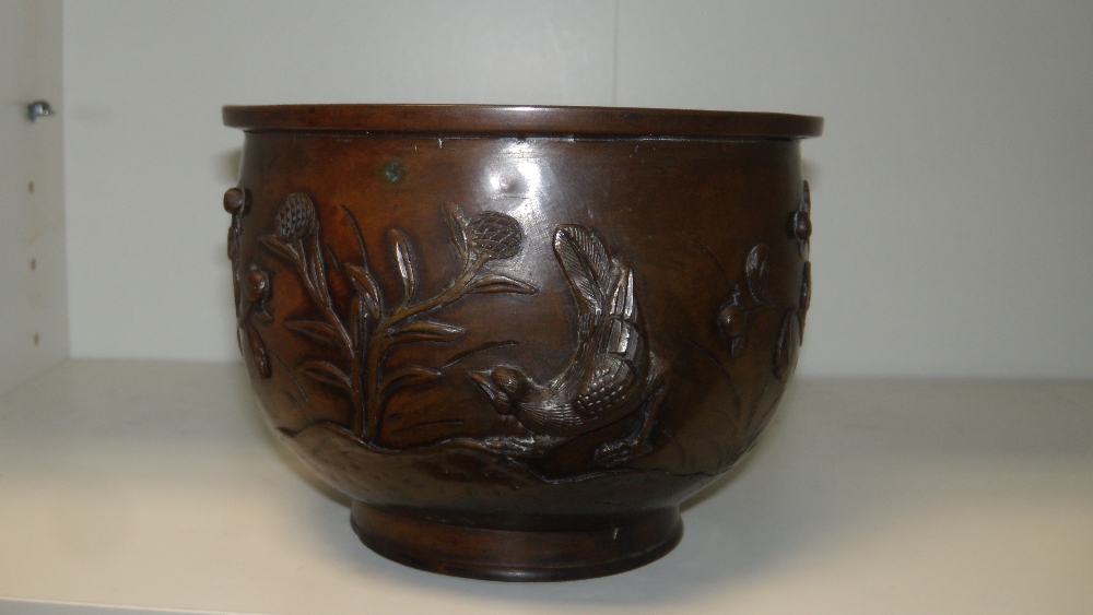 An early 20th century Japanese bronze bowl, 15.5cm (6 in) diameter  Good