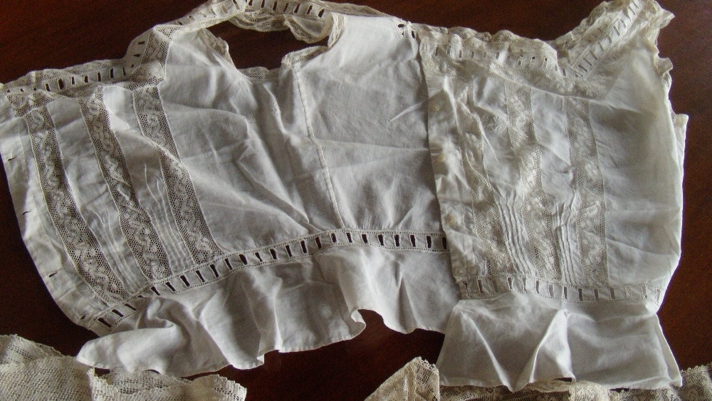 Three lace trimmed bodices, a pair of drawers and miscellaneous lace - Image 2 of 7